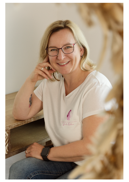 Nadine Goldmann lächelt im persönlichen Gespräch